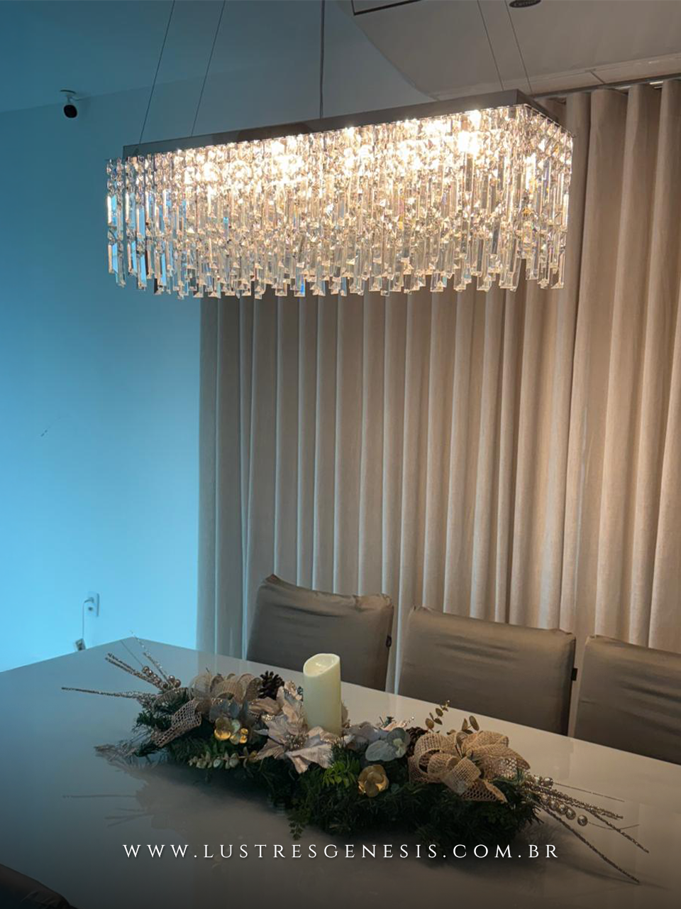 Pendente lustre de cristal retangular Kalista 90x20 para sala de estar e jantar, com cristais pendentes e design moderno, ideal para decorar ambientes sofisticados.